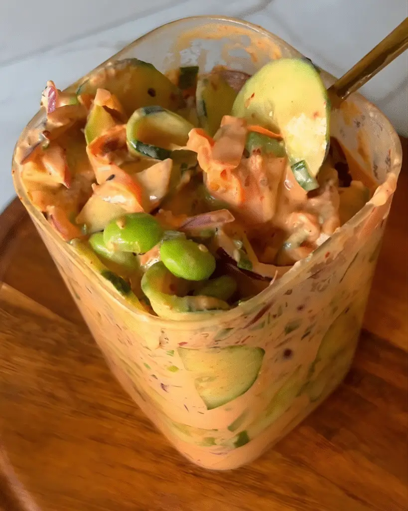 Ensalada en frasco con salsa